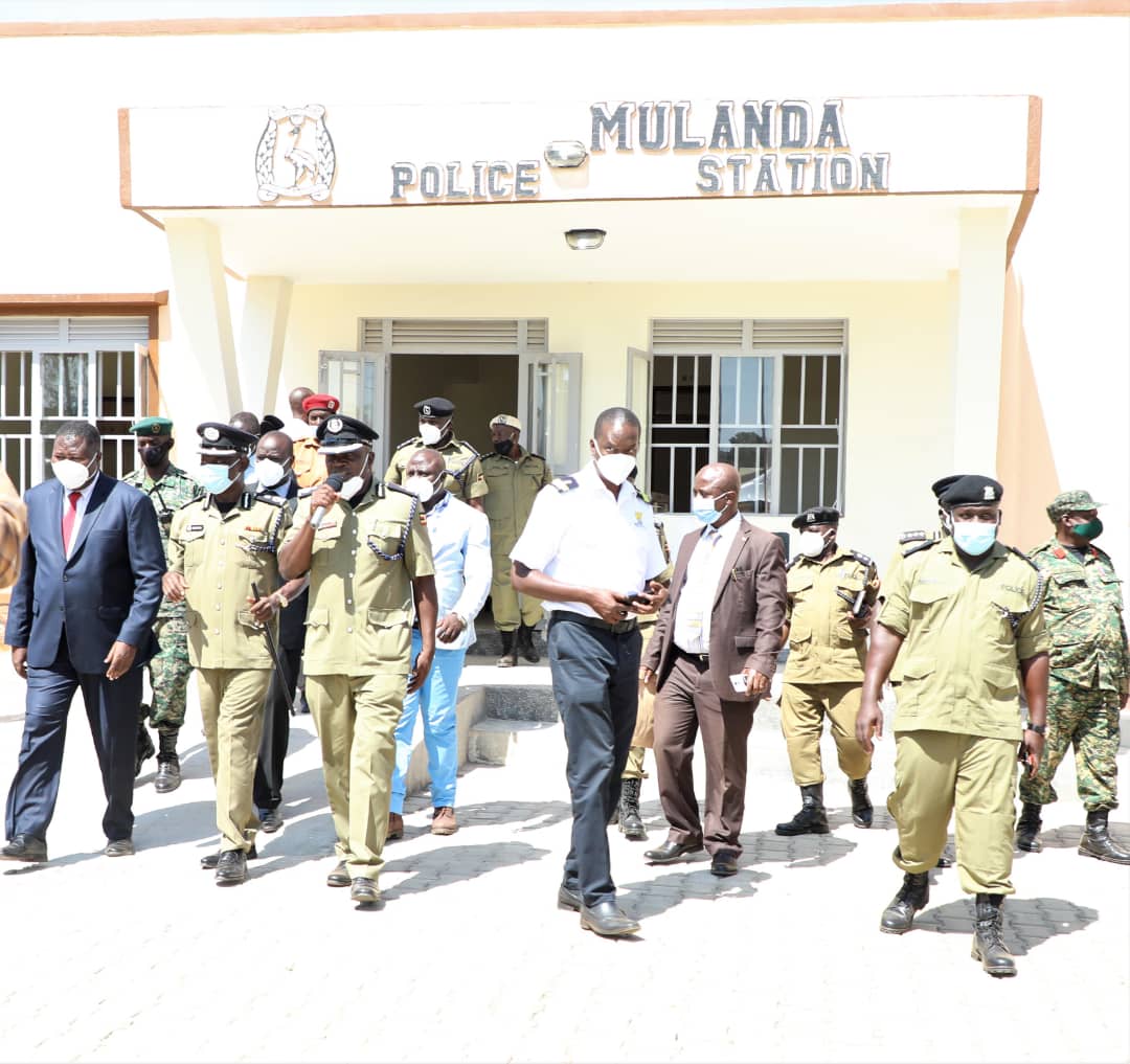 ChadrackLisa's tweet photo. The State Minister for Defense and Veteran Affairs, Hon. Jacob @ObothOboth, has commissioned Mulanda Police Station and 12 unit staff quarters.
#LetsBuildUG #UgSecurity https://t.co/1vsqnxOLxg