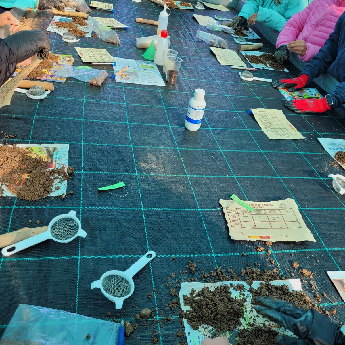 gobmapa's tweet photo. 📸Durante la #SemanaDeLaCiencia los y las más jóvenes han podido disfrutar de diferentes talleres como “Arte Natural” y “Laboratorio de suelos” en el Centro Nacional de Capacitación Agraria #CENCA del @mapagob https://t.co/uzqDWC4uCT