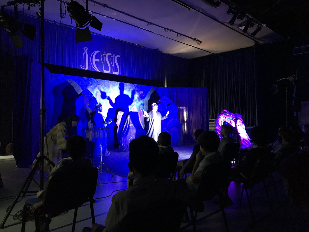 JESSjumeirahYR3's tweet photo. Fun, laughter and a good old singalong! Yr 3 thoroughly enjoyed the theatre production, Aladdin! #JESSJumDrama #Creativity #JESSJumRealLifeLearning #Aladdin https://t.co/4EvDeLt1vQ