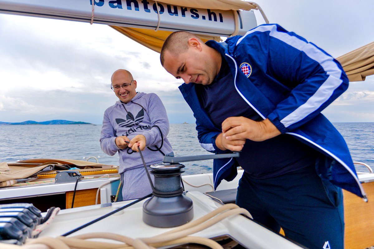 [FRAPA BUSINESS CUP 2021]

Pobjednička ekipa @heineken_hrvatska i partner FBC 2021 @ban_tours_yachting 
💙⚓⛵🥇🥂