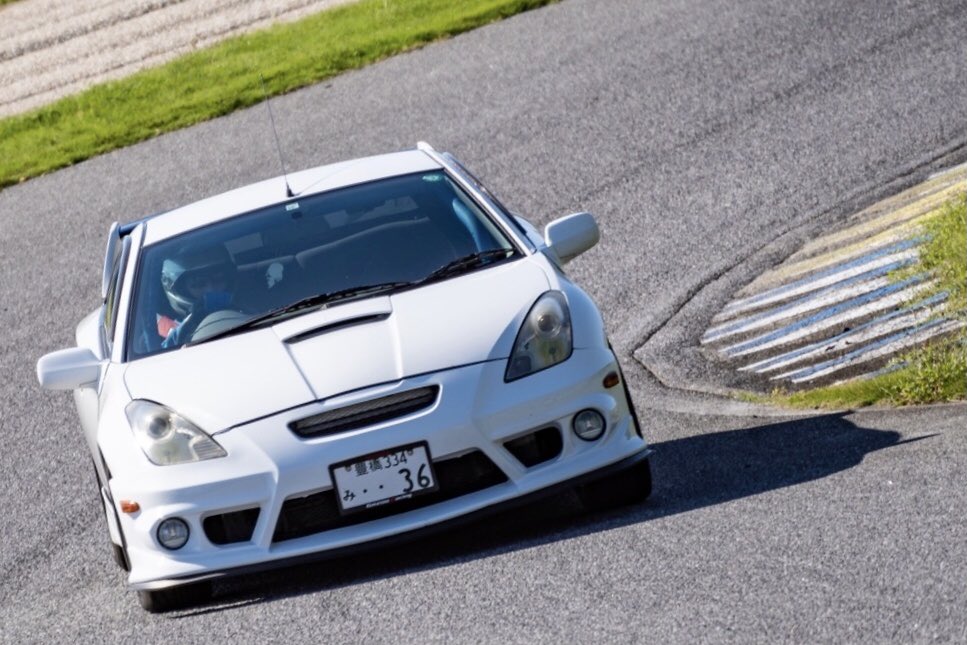 とんぐ 12 29豊橋セリカday 炎上覚悟で言っておきますね 速く走るためだけに乗ってる訳じゃなく 燃費も良いから乗ってるんです 実際機械式入ってて速い車ですが 乗り手がダメだから速くは走れません 燃費も良いから乗ってるんです たまたま普段乗り