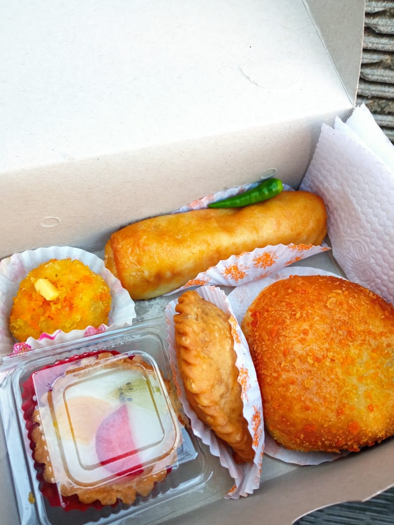 kopsulyfe's tweet photo. Hai hai warga Bogor sekitarnya yang butuh referensi Menu Snack Box (event kantor, meeting, training, dll) supaya semakin variatif, boleh kontak kita yaa 🙏 (087873345033 / IG: frozenfaadd_bogor) https://t.co/TNeOjd5Sel
