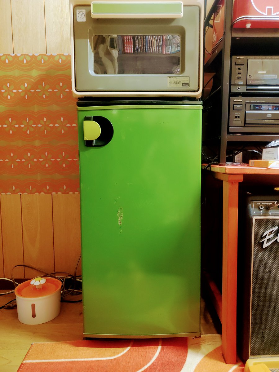 needle_dog's tweet image. 気が狂って40年前の冷蔵庫を買った。富士通になる前のゼネラル製82年式。めちゃくちゃに冷える。
