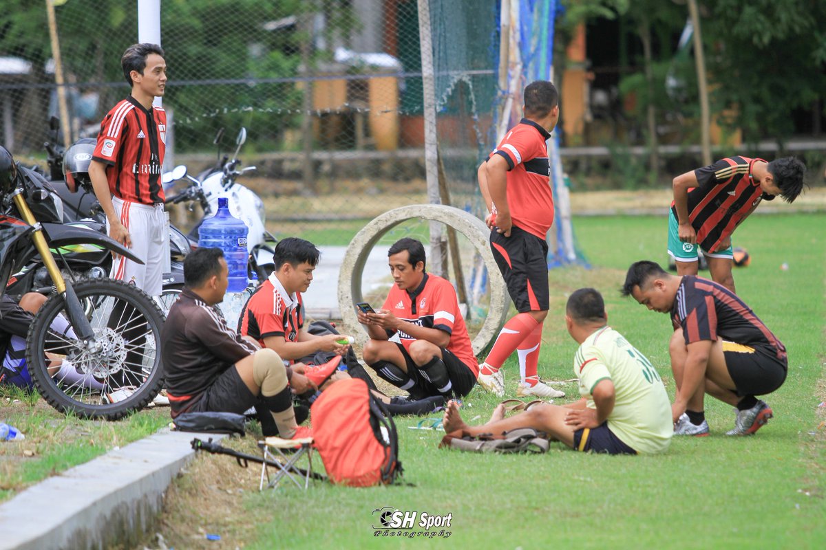 MIPurwodadi's tweet photo. Sparing footbal @MIPurwodadi vs PSGP! #ForzaMilan #MIBP 🔴⚫ https://t.co/tUPMNIgANG