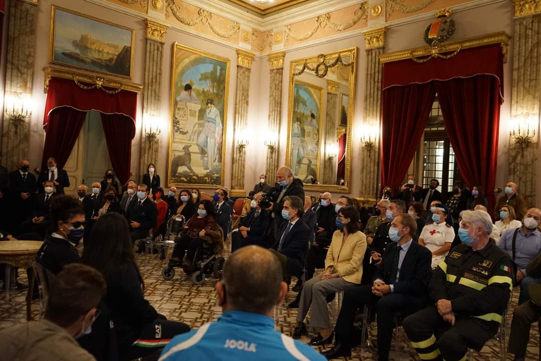 CMReggioCal's tweet photo. Il Sindaco Metropolitano @g_falcomata e il Comitato Italiano Paralimpico #Calabria hanno reso omaggio alle atlete e gli atleti delle Paralimpiadi di #Tokio e dei Mondiali di specialità
🥇🥈🥉Grazie Anna, Enza, Raffaela e Antonio @CIPnotizie https://t.co/bJrtAKCeGi https://t.co/47iwUZxIRb