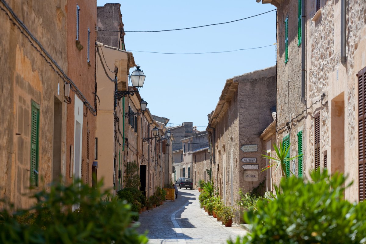 TurismeBalears's tweet image. 🤗 ¿Sabes dónde estamos hoy?☝️ Pista: En sus alrededores, se alza el Puig de Bonany, dónde se ubica uno de los Santuarios más destacados del interior de #Mallorca.😍 ¿Te animas a participar?
