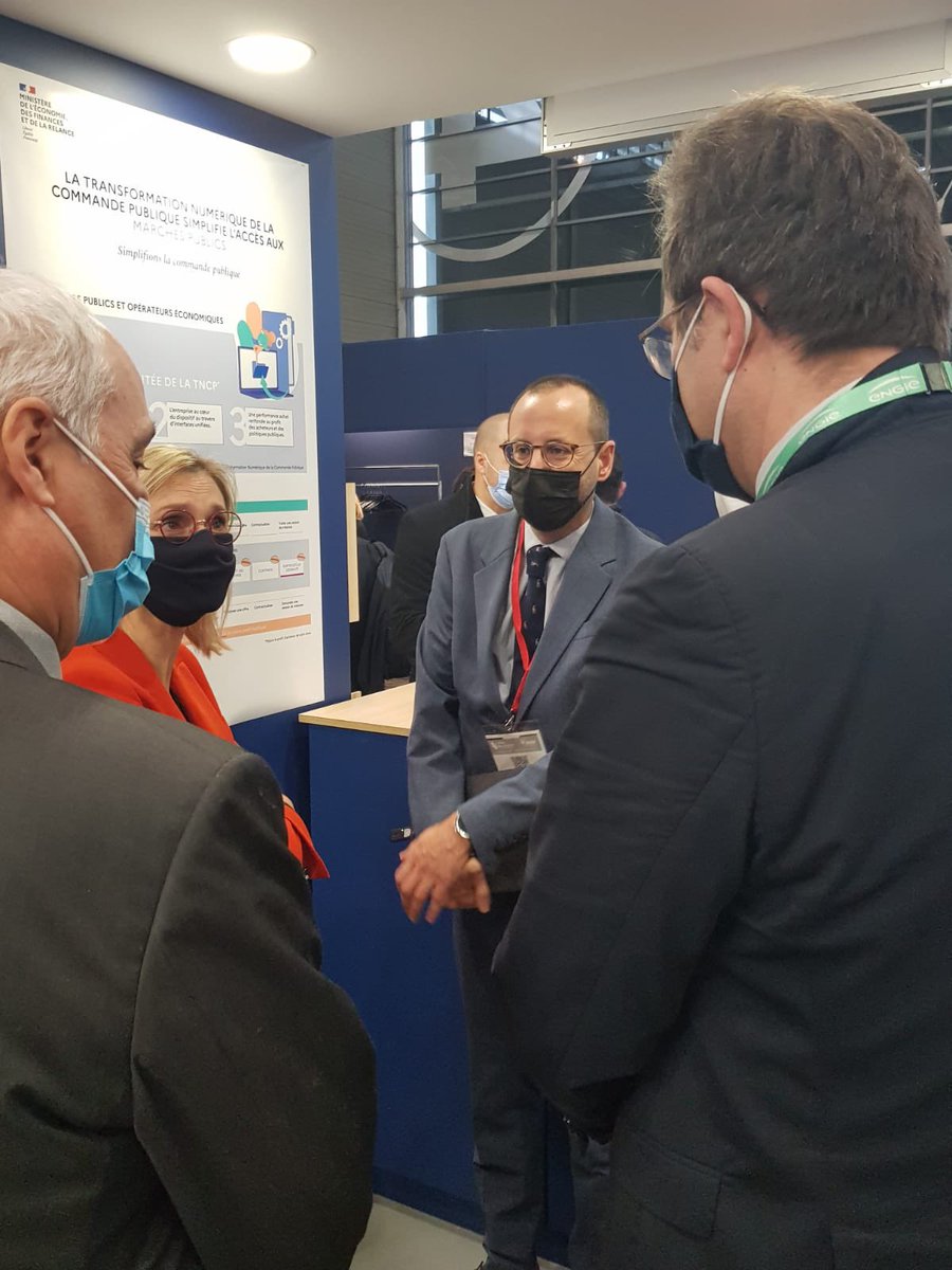 aife_officiel's tweet photo. Présentation au @salondesmaires de la #TNCP à Mme Agnès Pannier-Runacher, ministre déléguée auprès du ministre de @Economie_Gouv . 
Présentation du projet de transformation numérique de la commande publique. @AgnesRunacher #SMCL2021 https://t.co/8CAJbyX4nu