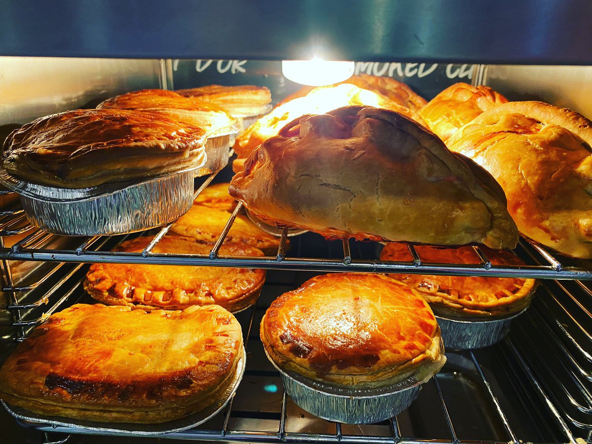 ArtisanButchery's tweet photo. In the Hot cabinet today we have
Meat Pasties
Steak & Kidney Pie
Chicken & Mushroom Pie
10-2 come & grab a hot lunch
#lunch #hotlunch #pie #pasty #coffee #coldcans https://t.co/SDUTLRWl8G