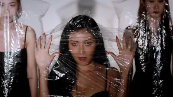 mo_oria's tweet photo. wala kaming matinong garbage bag d2, pacencia na e2 lang aq </3 AHAHHAHAHHAHAHAHHAHHA WALANG BASAGAN NG TRIP

#moomooselcaday https://t.co/EoKOWKYz3C