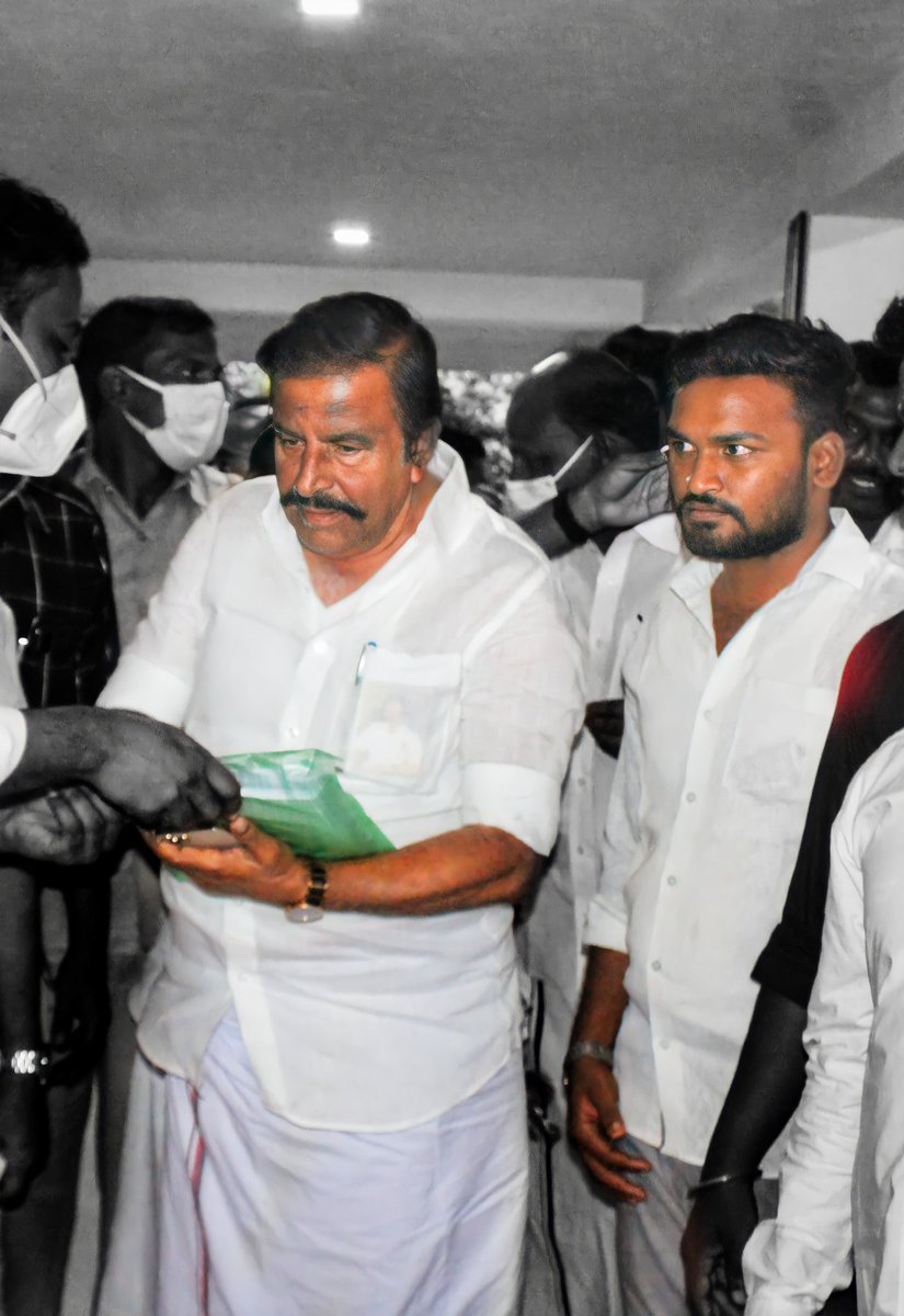 ajaiprasanth11's tweet photo. இன்று வாழப்பாடி பேரூராட்சிக்கு மக்கள் குறைதீர்க்கும் முகாமிற்கு வருகை புரிந்த மாண்புமிகு நகர்ப்புற வளர்ச்சி துறை அமைச்சர் மற்றும் கழக முதன்மைச் செயலாளர் மரியாதைக்குரிய ஐயா கே.என்.நேரு அவர்களை சந்தித்து அவருக்கு பொன்னாடை கொடுத்து வரவேற்றபோது... https://t.co/QxmRjBj1lO