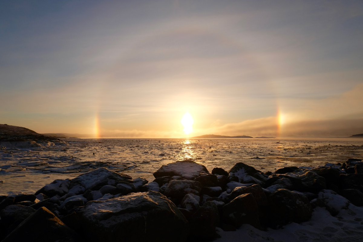 Wednesday morning sun dogs in Iqaluit 😍