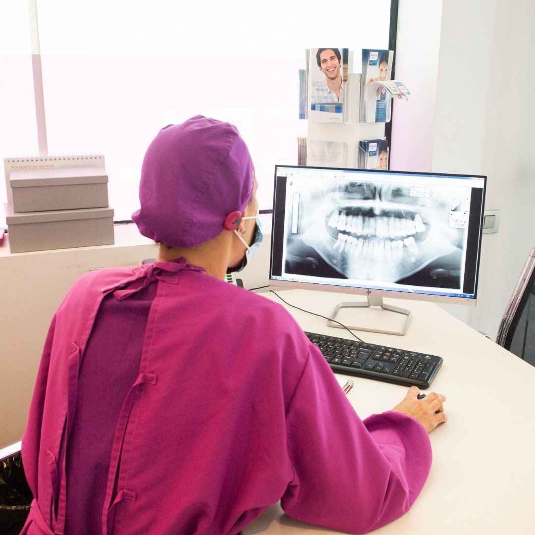 cdlovera's tweet photo. ¡En nuestra clínica estudiamos tu caso con detalle para proponerte el mejor tratamiento y que tengas la mejor de las sonrisas, pide tu cita!!
.
.
#dentistaesplugues #clinicadentallovera #sonrisa #ortodoncia #implantes https://t.co/lK7hdeasOd