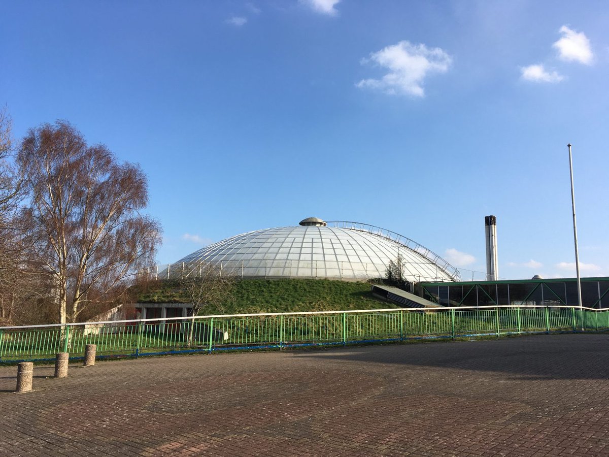 NEWS // The C20 Society has “strongly objected” to plans to replace the iconic dome roof of Swindon’s Oasis Leisure Centre - and  has urged <a href="/SwindonCouncil/">Swindon Borough Council</a> not to make any decision until an announcement on the building’s listing bid is made... 

📸: Richard Voyce