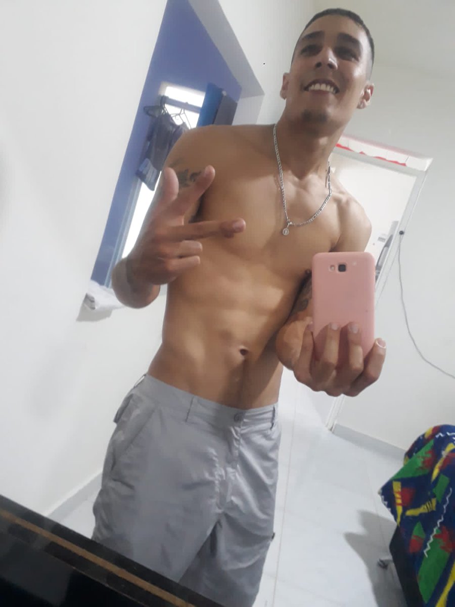 Felipe72152490's tweet photo. RT.  Pensando seriamente en una suggar mami que quiera adaptarme  jajajaja 🥤🍒 https://t.co/3F0N72gHxo