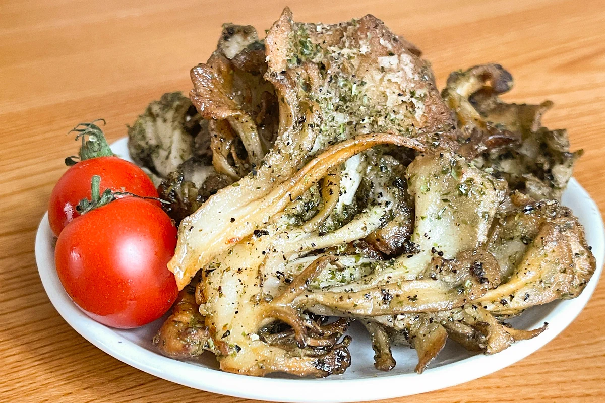 油の量が少量で済むのも嬉しい！舞茸好きさん必見、舞茸の「天ぷら」レシピ！