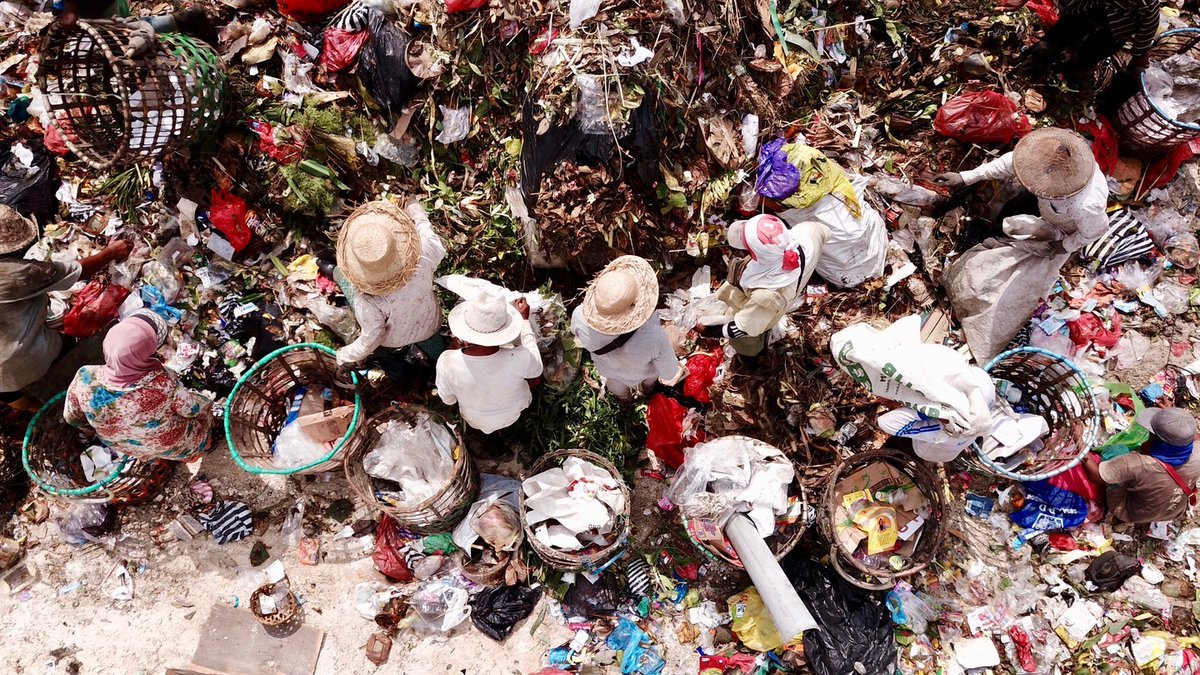 Informal #wastepickers are the last line of defense for #oceanboundplastic—altogether, responsible for 60% of global #recycling. Learn more about how we support their safe work conditions and #fairwages here ⤵️ 

oceancycle.co/community-impa…

#plastic #wastemanagement #circulareconomy