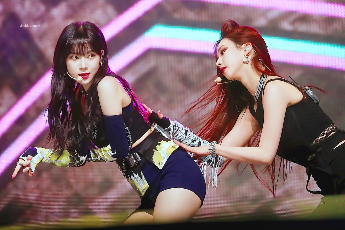 _double_contact's tweet photo. 1주년 축하해 오래오래��자

#에스파가_광야로_간지_벌써_1주년
#aespa_1stAENNIVERSARY
#윈터 #WINTER #카리나 #KARINA #에스파 #aespa https://t.co/AxNVpHBbOs