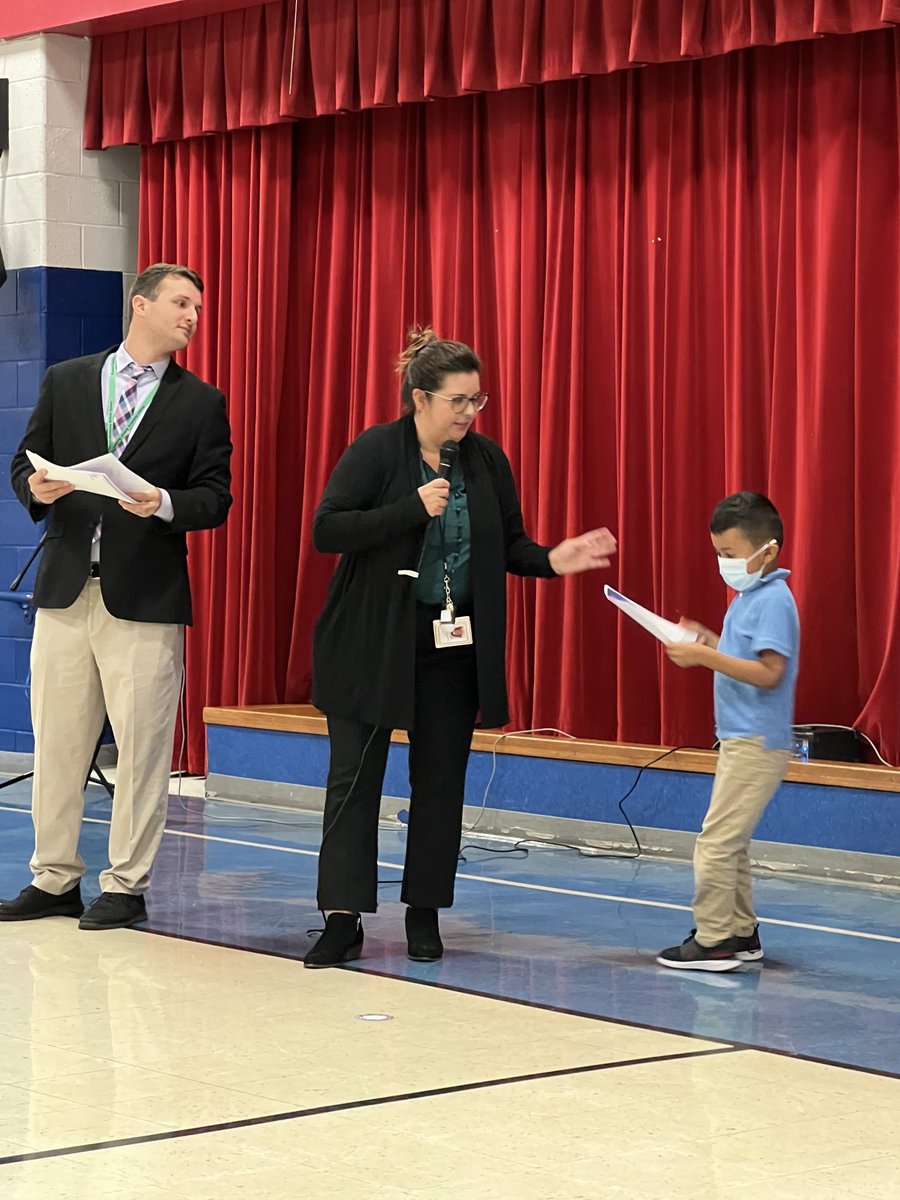 conwaysmithad's tweet photo. Recognizing student success. #dolestong #principalrivas https://t.co/nyHT4GVG2W