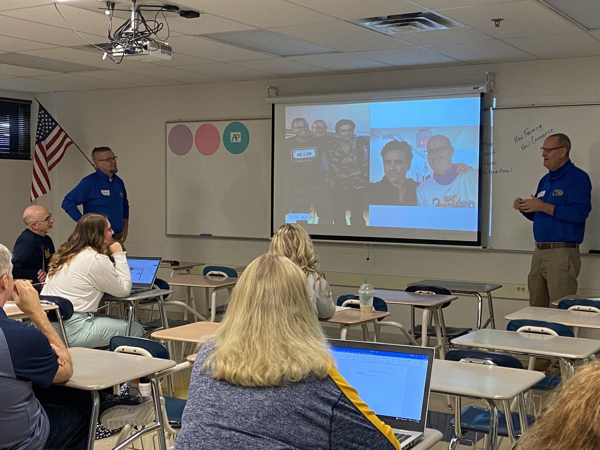 MsvlCIA's tweet photo. Session 1 is underway! Amazing presenters at work! #techwithapurpose @TECHCOACHWILBE @peterdowney_ @MrsvlPioneers https://t.co/BfVI1QyPZg