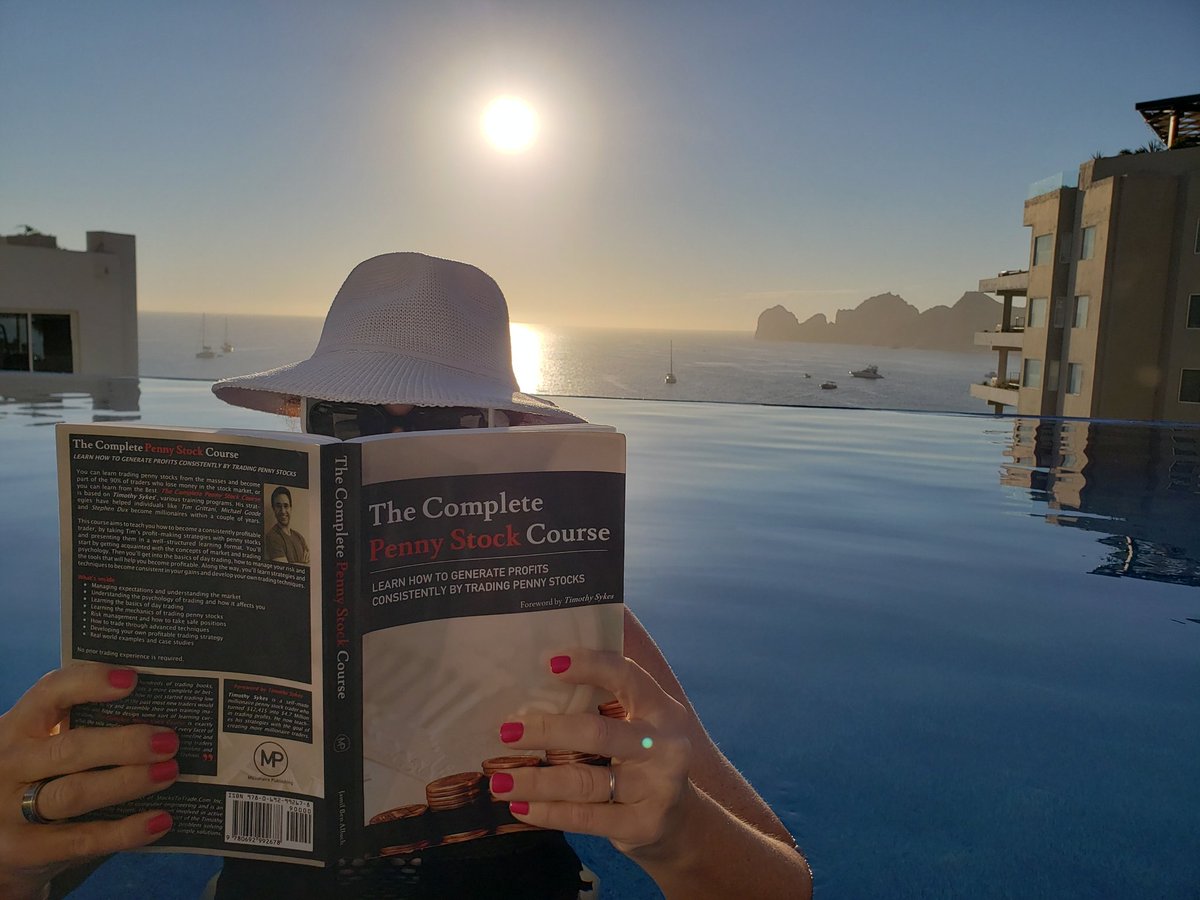 SuzyQ612's tweet photo. @timothysykes Sun, sea, studying...thanks for the daily motivation, Tim! (Is it weird I'm dreaming of stock charts on vacay?) #themillionairechallenge #thecompletepennystockcourse https://t.co/yd3GUU1wxf