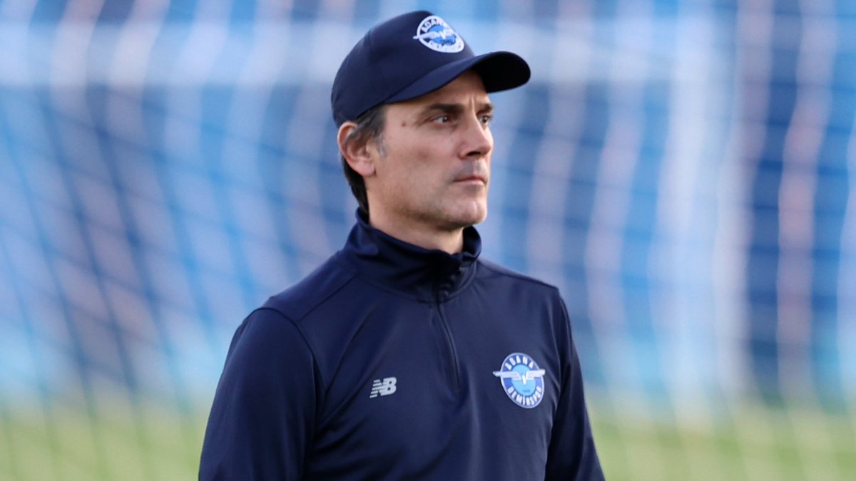 sporarena's tweet photo. Adana Demirspor TD Vincenzo Montella: "Ben İtalyan'ım. Gönlüm ülkemden yana. Fakat umarım, Dünya Kupası yolunda Türkiye ile denk gelmeyiz..."
#WCQualifiers2022 https://t.co/T4wUpCaacL