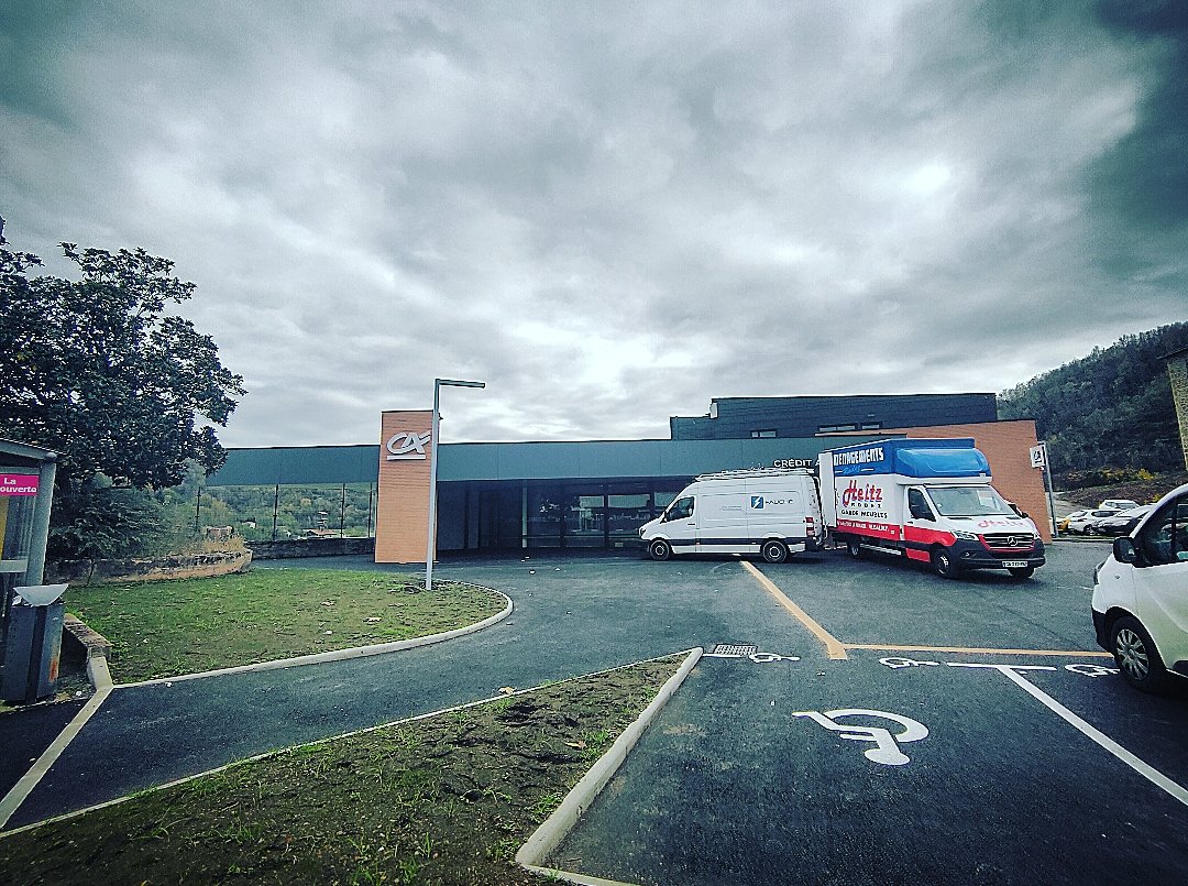 [OUVERTURE] - Après plusieurs mois de travaux, la nouvelle agence bancaire du Crédit Agricole à Decazeville ouvre ses portes demain jeudi 18 novembre.

📌 Une nouvelle adresse pour un nouveau lieu : 1 Rue Emma-Calvé à #Decazeville