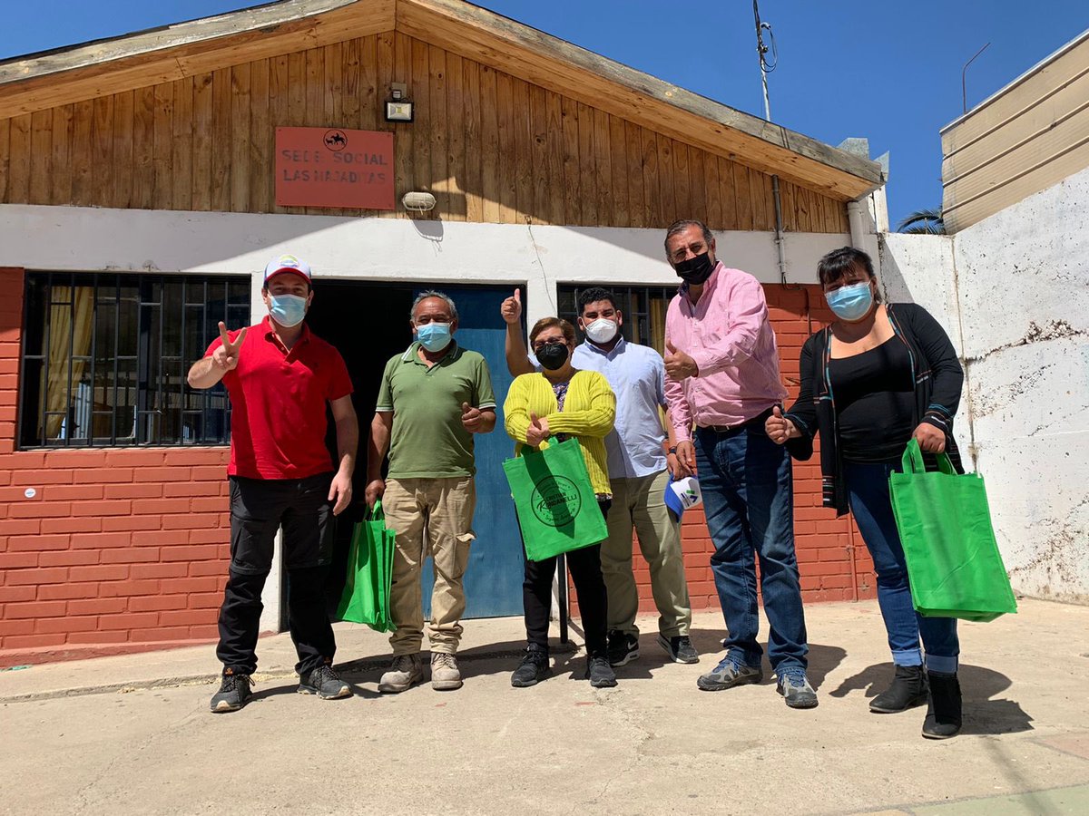 sergiogahona's tweet photo. Esta mañana desde temprano en #Illapel reuniéndome con dirigentes del transporte escolar por la difícil situación del sector y con Dirigentes JJVV Las Majaditas por necesidad de mejoramiento de comunidades de desagües de alcantarillado y falta de agua potable en algunas viviendas https://t.co/l4ue9f42QR