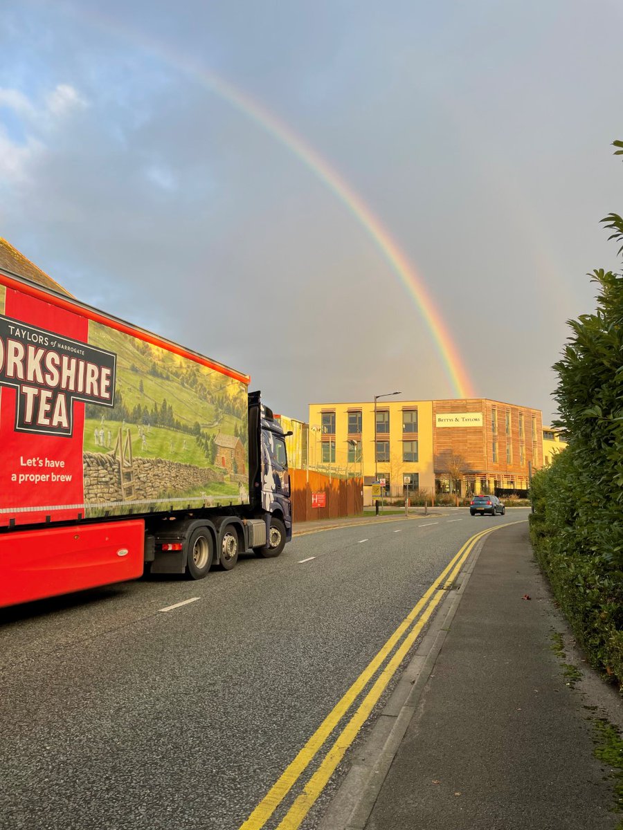 YorkshireTea's tweet photo. This always seems to happen when we blend Yorkshire Gold.

(Thanks to Janelle for the photo) https://t.co/eJcCDpxh64
