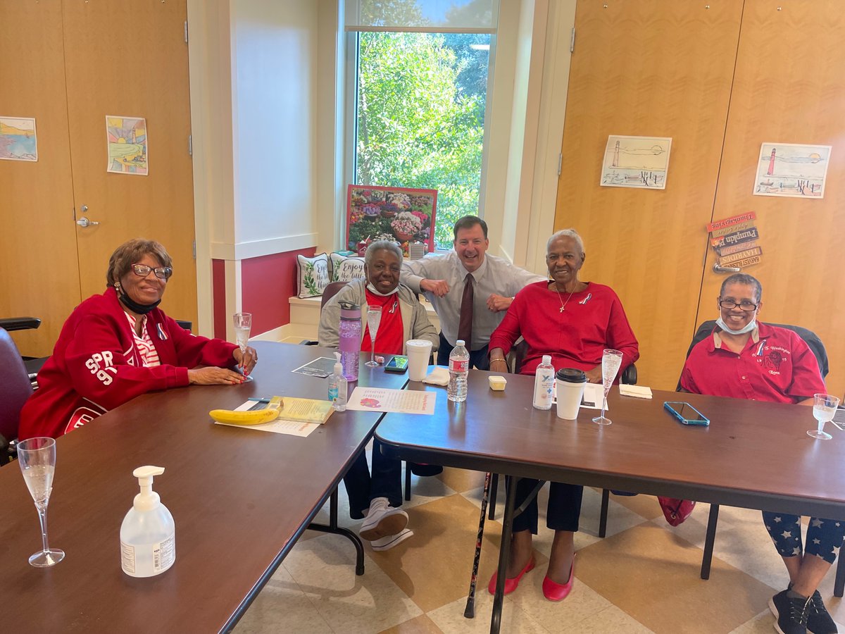 CloverNola's tweet photo. CEO Keith Liederman always puts a smile on the faces of our participants in Kingsley House's Adult Day Care Program.
Kingsley House launched one of the first Adult Day Care programs in the state in 1973. Today it's the largest in the Greater New Orleans area.
#125YearsOfImpact https://t.co/YJYVaudBgT