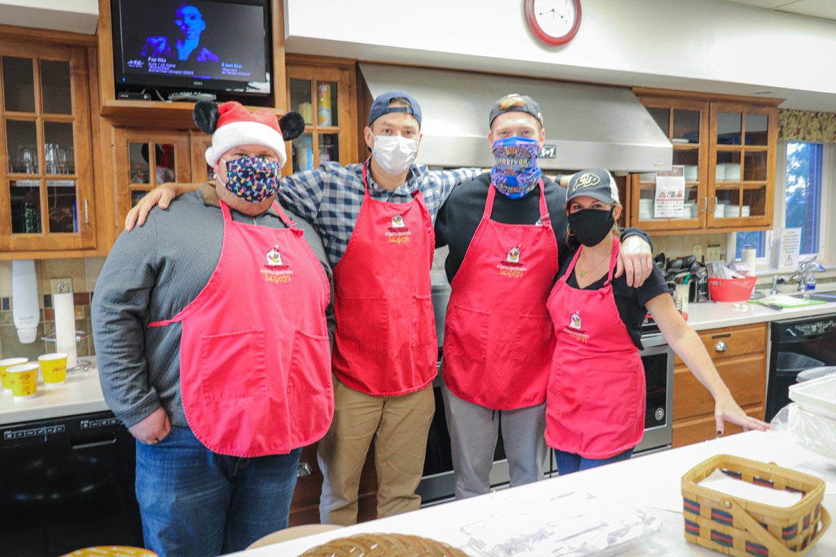 RMHCofCentralPA's tweet photo. Dinner last night at the RMH was a hole-in-one thanks to our Golf Committee Guest Chefs! We loved seeing them swap their polos for aprons to provide our families with a comforting meal! Thank you Ann, Dave, Bill &amp; Mike! 🏌️‍♂️➡️👨‍🍳 https://t.co/PzjDwWReKs