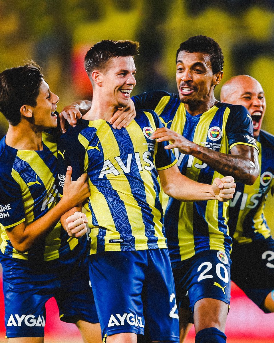 pumafootball's tweet photo. In the first 1/2 final, the stakes are HIGH 😳

👉 Can the @Palmeiras Home Kit qualify for their 2nd PUMAKitContest final? 
👉 Can the @Fenerbahce Home Kit make history? 

Here are the two kits ⬇️ https://t.co/jDfAgKi40R