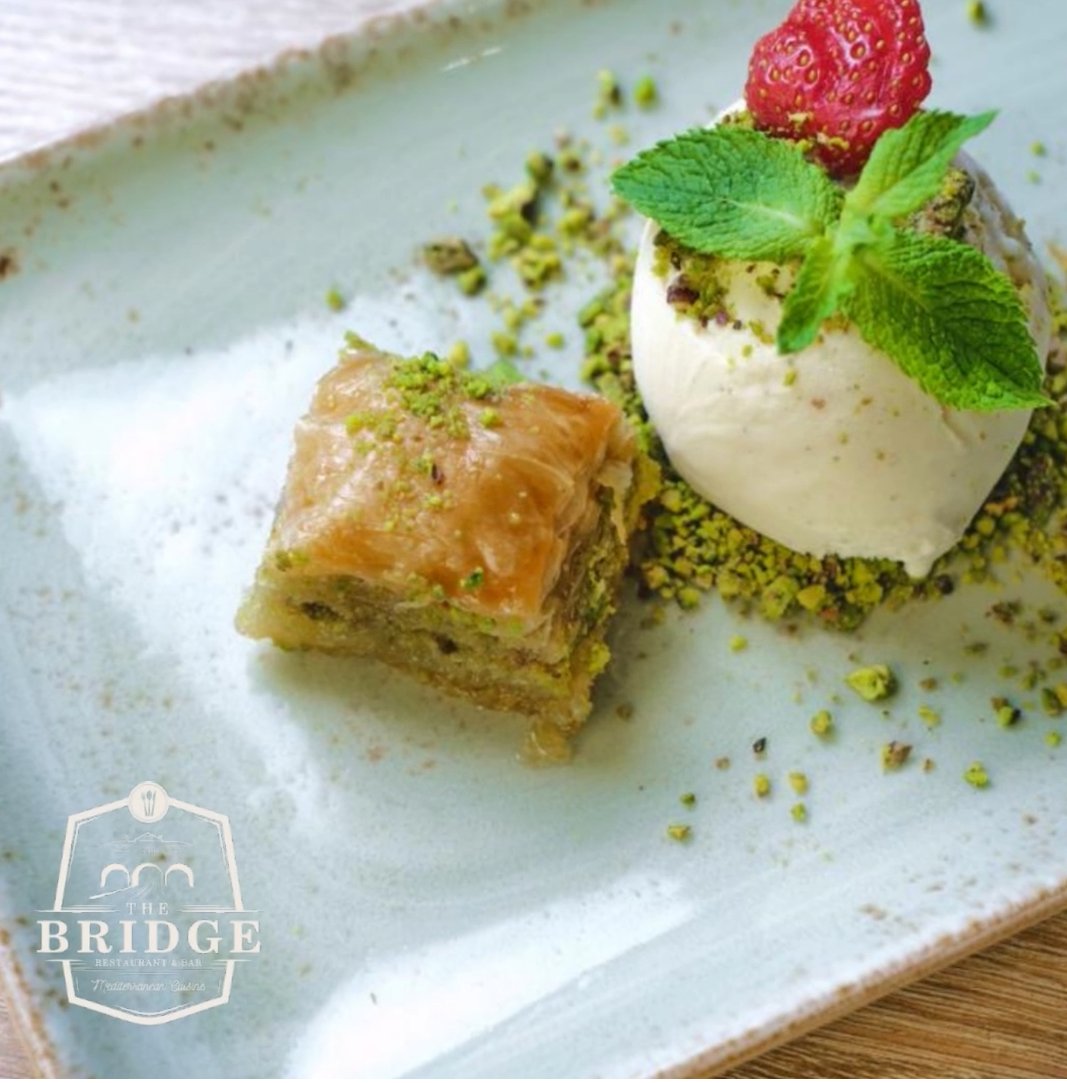 BridgeTadworth's tweet photo. Our midweek #festive menu looks good enough to eat! 😋 And at 3 courses for £21.50, it's excellent value too. Book now and enjoy a festive feast with family and friends🎄 #epsom #cheam #bansteadmums #epsomewell #surreyrestaurantreviews https://t.co/kN1SkQEKTN https://t.co/LVb4IhYOEL