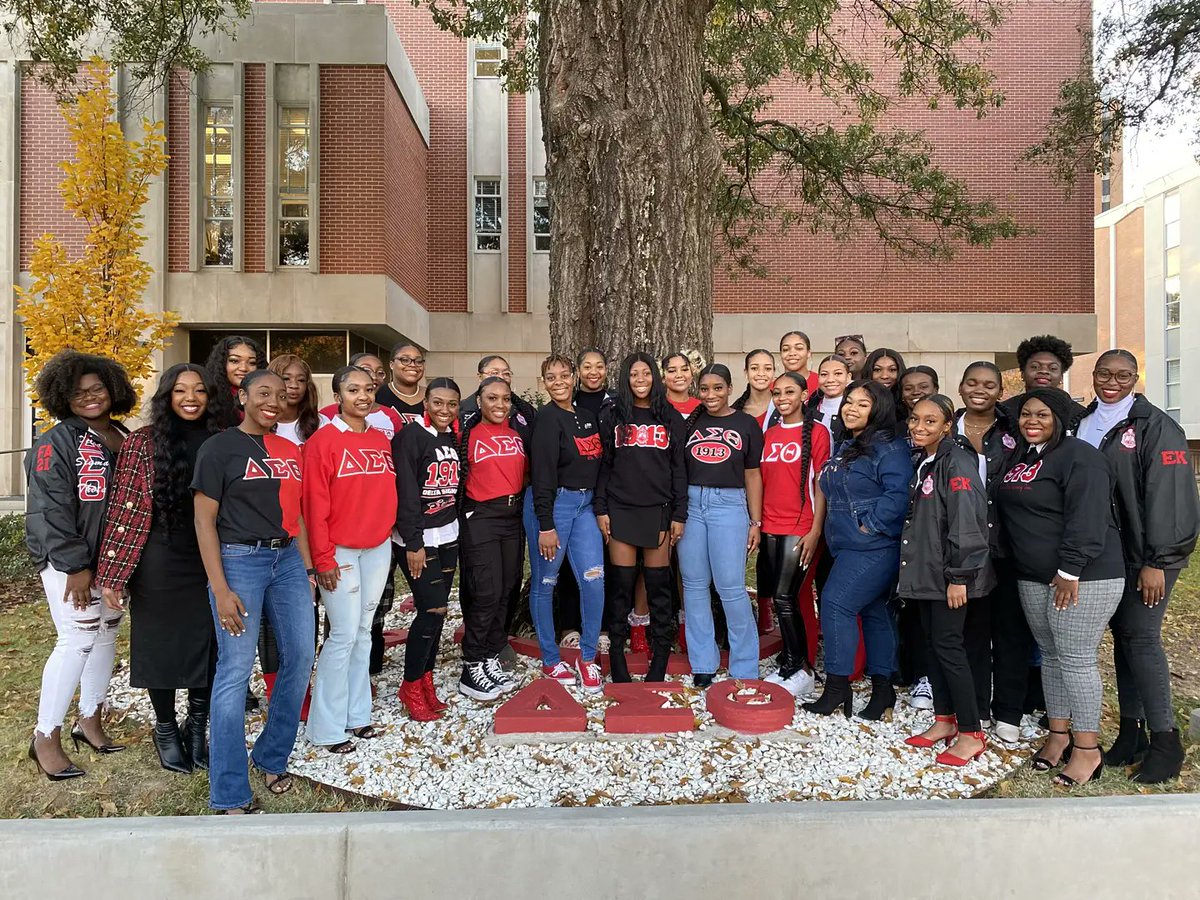 sctacDST's tweet image. Congratulations to the newest members of the Epsilon Kappa Chapter of Delta Sigma Theta Sorority, Inc.: The 34 S.H.A.D.E.S. (Fall '21) at The University of Memphis! Welcome to Delta WORK!  #DST1913 #SRDST #CollegiateConnection #sctacDST