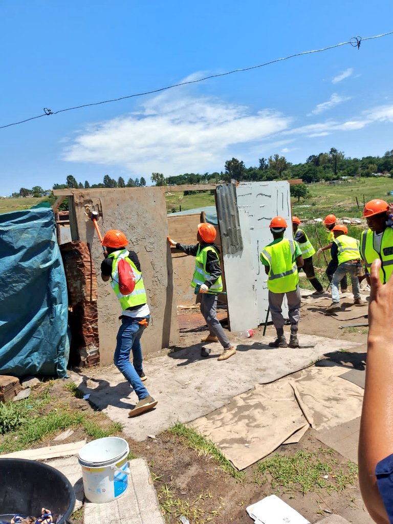 Nhleiks5's tweet photo. Now that elections are over akuna bhari ezoncengwa, Bloubosrand suburb north west of JHB people's properties were removed ๐ค https://t.co/gL1vAI8epg