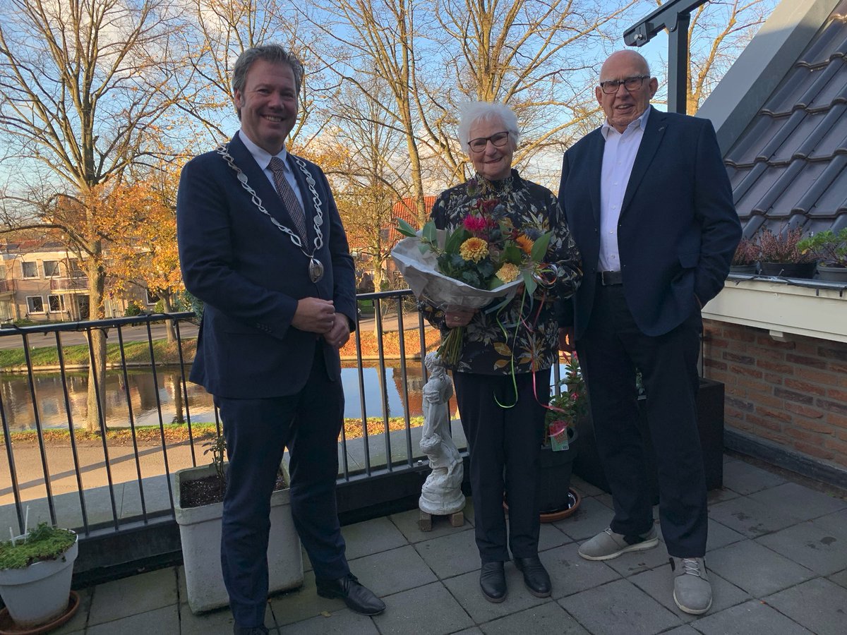 drsDannydeVries's tweet photo. Zestig jaar getrouwd! Van harte gefeliciteerd familie Schoonderwoerd! Dank voor de gastvrijheid. Benieuwd naar hun verhaal? Aanstaande dinsdag in de #IJsselbode @GemOudewater #oudewater https://t.co/9yuefR8gMO
