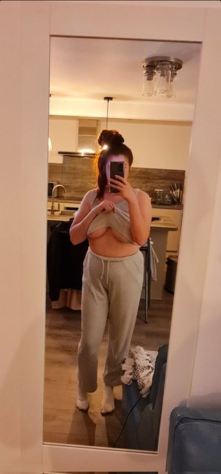 Afternoon 🌻☀️ https://t.co/kSuXev1DOM<a href="/tag/tittytuesday"class="tags"><span>#tittytuesday</span></a>