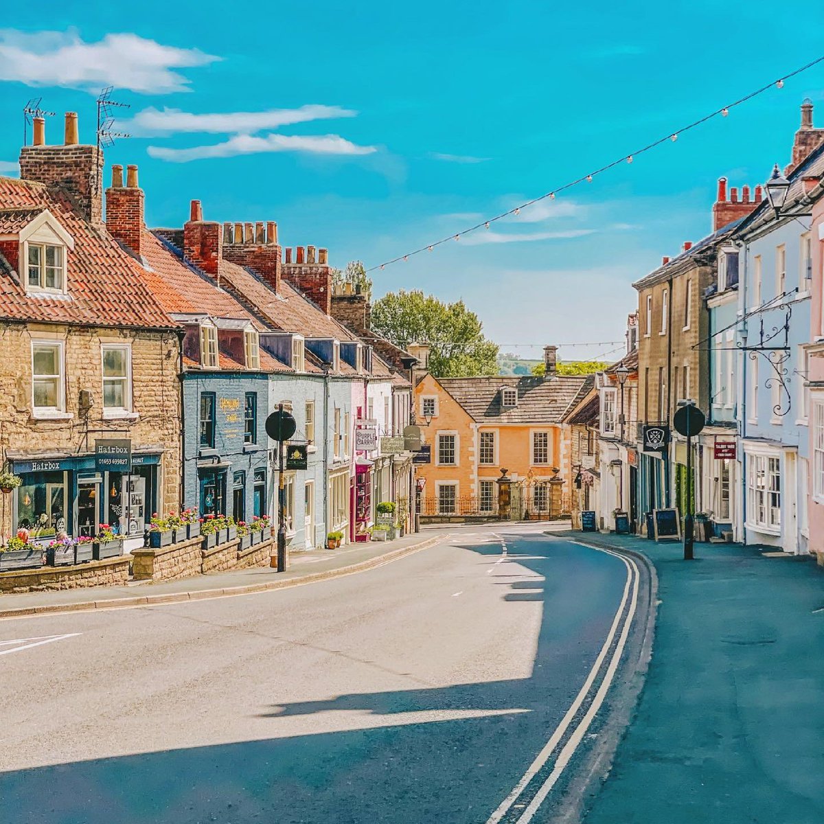 visitmalton's tweet photo. 🎄The 'most wonderful time of the year' is upon us &amp; if you need to start your Christmas shopping, why not pop along to Malton &amp; explore the unique indie shops &amp; their treasure troves of treats that are just waiting to be found!🛍
https://t.co/pYLSbhOpjr
📷@theyorkshirep
#malton https://t.co/aopPniXy3G