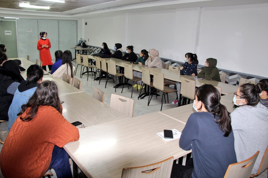 📍Rahime Sultan Yurt Müdürlüğü

Yurdumuzda Ofis Programları Kursumuz Usta Öğretici Elif Çivi hocamız ile bilgilendirme toplantısı yapılarak başlatılmıştır.