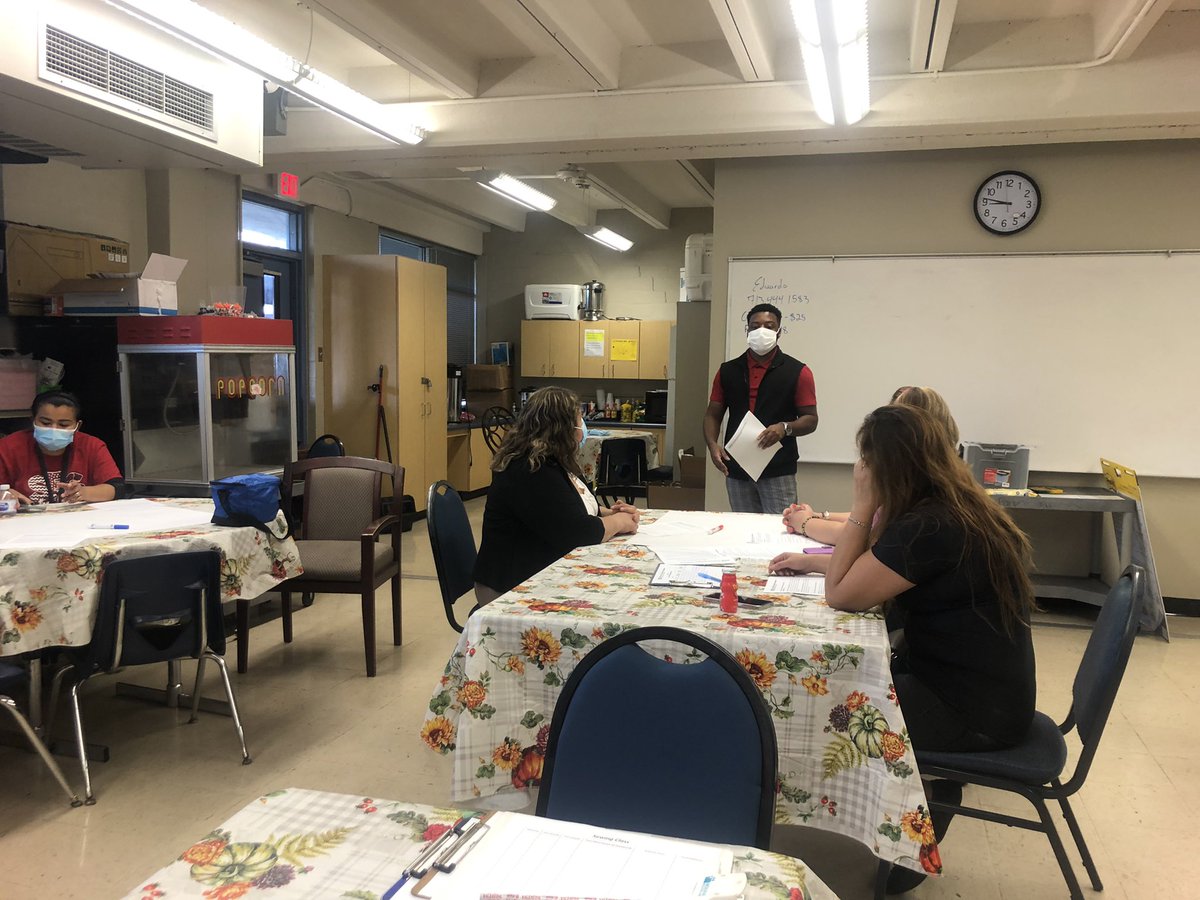 SuttonES_HISD's tweet photo. Family friendly school walkthrough this morning! 🤩@HISDFACE @MKT_FACE https://t.co/aThVn8PMd2