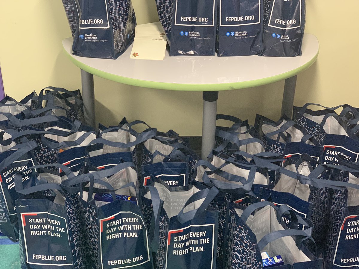 LuxSCounselor's tweet photo. Big thank you to our Haygood United Methodist Church for their generous donation of Thanksgiving Dinners to some of our Luxford Families! @LuxfordES @LUXCounseling https://t.co/Mkv4wHsDsF