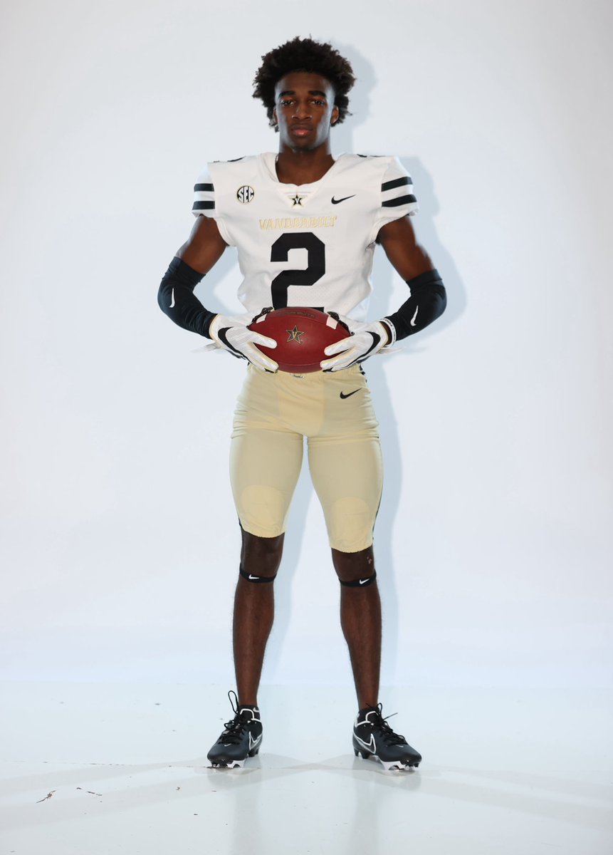 JamalMiles18's tweet image. Had an great time at Vanderbilt university last Saturday ,Thank you  @VandyFootball @NickyV05 @CoachLMorgan @CoachBox6