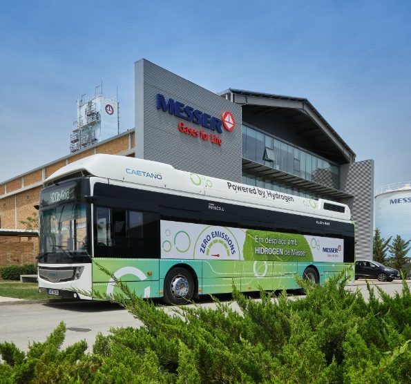 A new four-page brochure compactly summarizes the contents and benefits of the "One-Stop-Shop" - our comprehensive solution for hydrogen-powered buses. Download the brochure at:

corporate.messergroup.com/documents/2013… 

#GasesforLife #greenHydrogen #FCEB