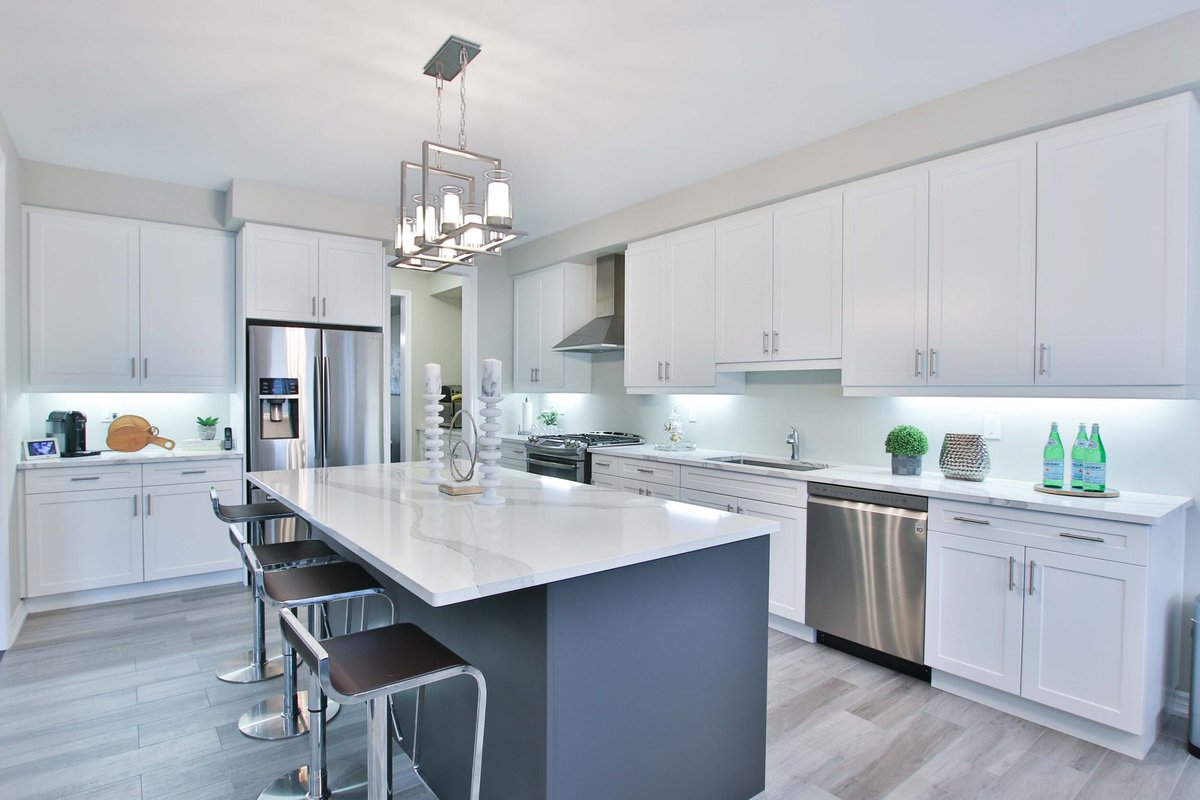 realestatecom21's tweet image. The kitchen of a home is the center of a home. It is no wonder that buyers are always the most focused on the kitchen when looking at homes. As a buyer or seller, make sure to keep these trends in mind when buying or selling. #openconcept #granitecounter

zcu.io/B7KV