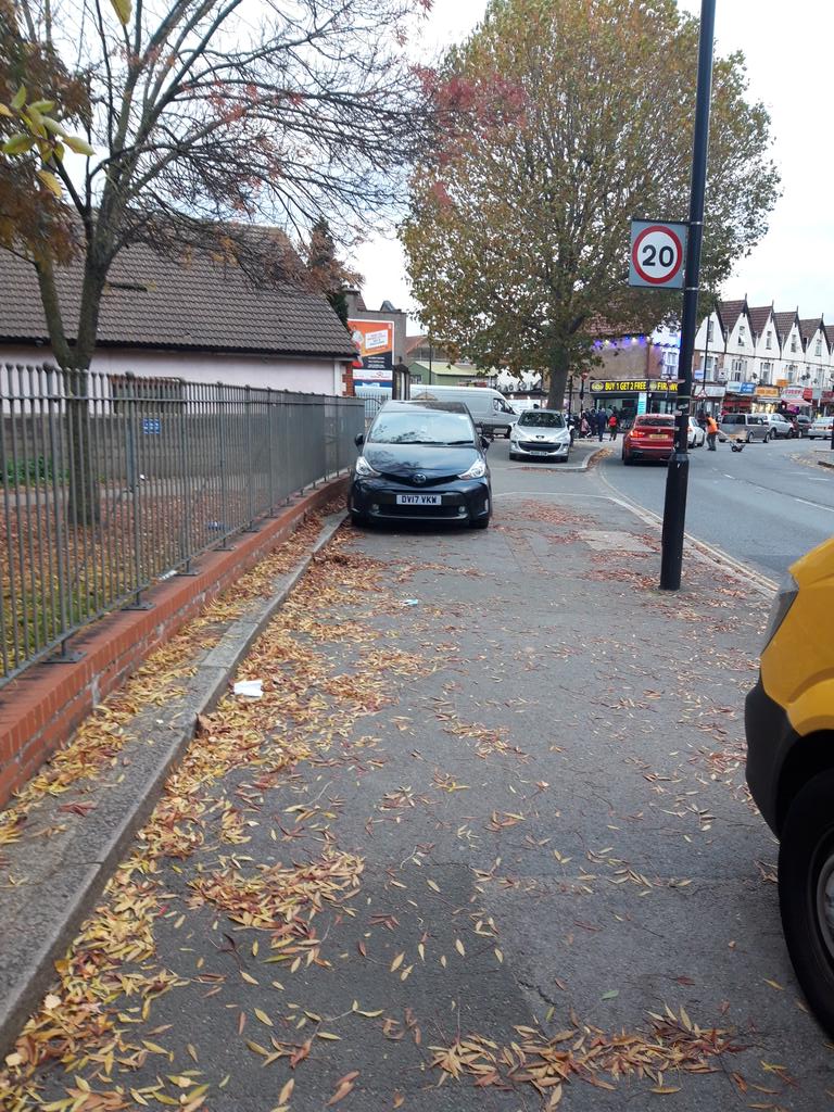 JanetGriffiths's tweet photo. @MPSSouthallGrn @MPSLadyMargaret @EalingCouncil Need to go down Western Rd too..the amount of cars on pavements is disgraceful. This was the other day https://t.co/iqAxUnvFHi