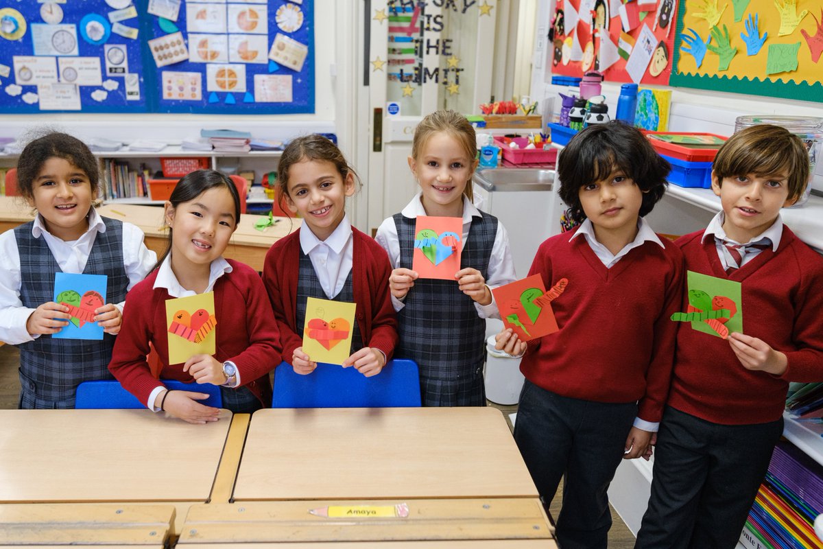 RedcliffeSchool's tweet photo. Redcliffe pupils have continued to reflect on the impact that #OneKindWord can have on someone as part of our #WellbeingWeek / #AntiBullyingWeek celebrations, with Years 1-3 making 'Kindness Cards' for the residents of Ellesmere House care home ❤️
#WeAreRGS https://t.co/rRgie52gfB