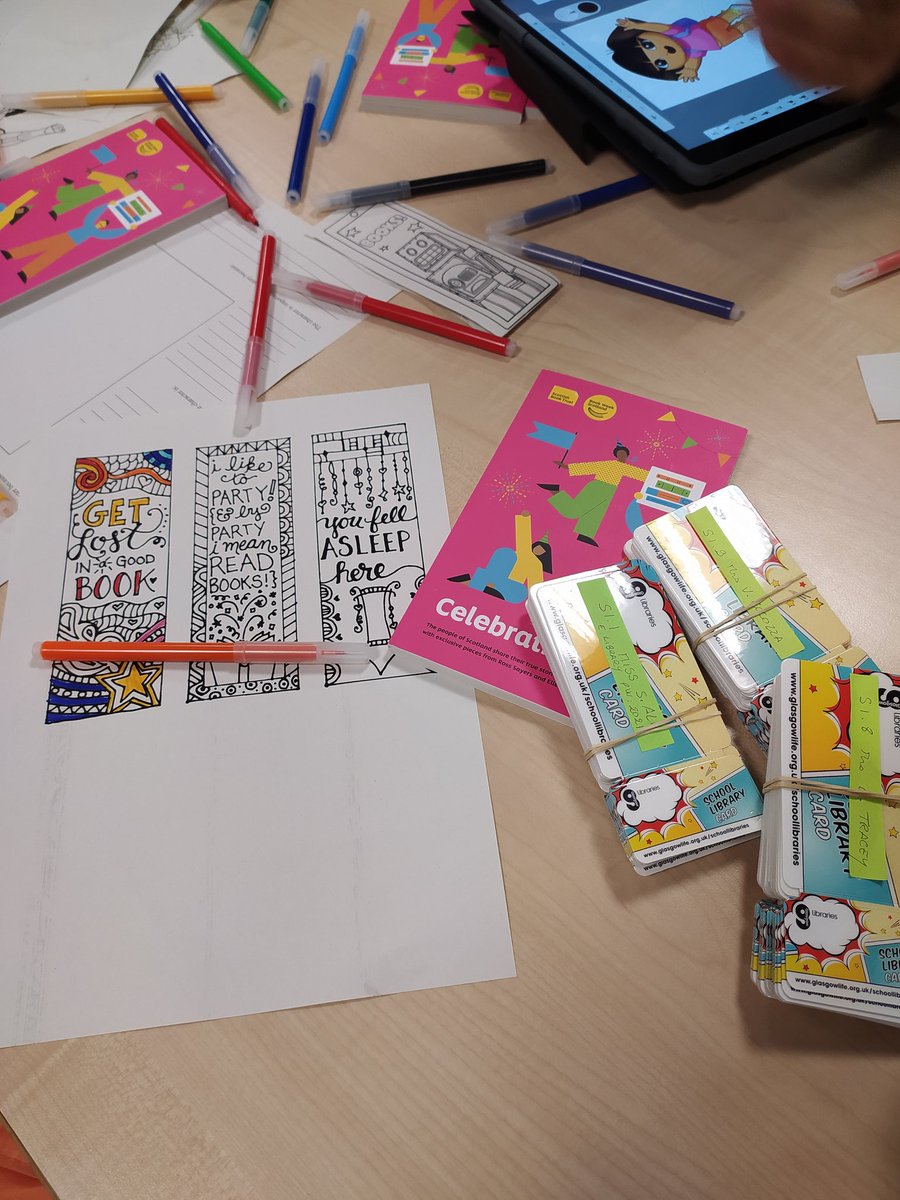 stmungo_library's tweet photo. The "chief readers" book club are taking care of the library door for #BookWeekScotland They also got their library card and a free "BWS celebration" booklet ๐
@scottishbktrust
#library #club #celebrating #decoration #librarydoor #bws https://t.co/qSUCQ8rJzb