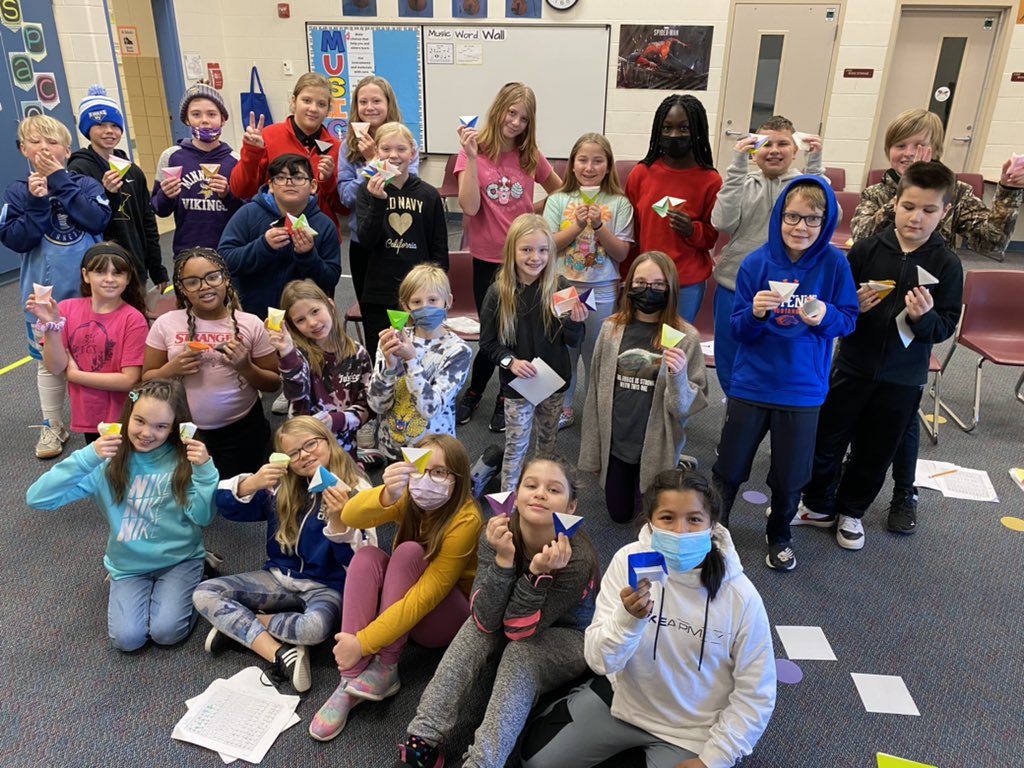 yolarson's tweet photo. Otsego 4th &amp; 5th grade Japan Club🇯🇵 We made an origami cup and drank water with it today😄 @OtsegoElemMN https://t.co/C4k7CAzCxx