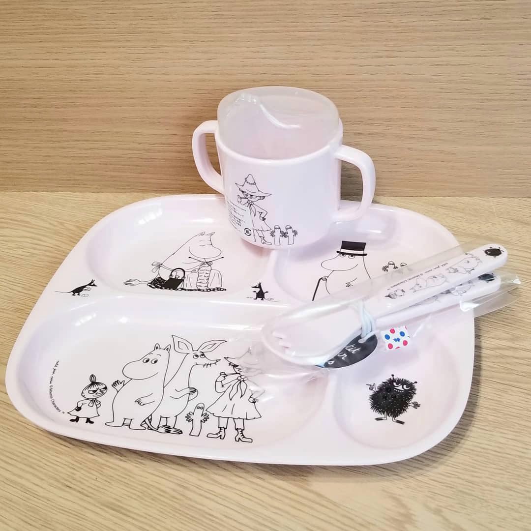 ratogin's tweet photo. 本日もムーミン商品からチョイスしました♪
メラミン樹脂ベビーセットはプレート・カトラリー・マグがついております！日本製です。

世界で最も汚染された海のひとつ、バルト海を守るためのキャンペーンが #OURSEA です。
2021年の7月まで行われていました。

#ラトビック
#ムーミン https://t.co/RMRr290lPz