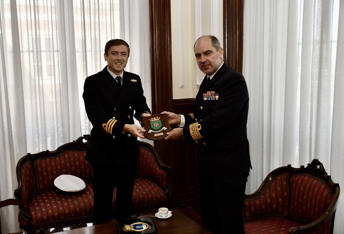 HMSScottRN's tweet photo. This morning our Commanding Officer and the @UKDAinLisbon had the privilege of being hosted by Captain Angelo, Commanding Officer of Lisbon Naval Base. He welcomed Scott to Lisbon.👇

@RoyalNavy @MarinhaPT 
#GreatScott #WeAreNATO https://t.co/wKRpStvvkO