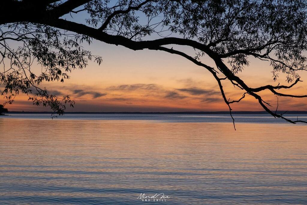 mindfixandchill's tweet photo. The simple colors of sunsets and blue hour can put my mind a ease.  How about you?
.
.
#sunset #sunsetphotography #raw_allnature #raw_community_member
#raw_canada #thecanadiancollective #canadavisuals #discoverontario
#exporeontario #discoverON
#moodyON … https://t.co/TalK3GA72V https://t.co/LpTjeJGRuQ